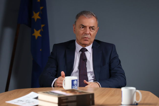 Министърът на образованието и науката проф. Сергей Игнатов в Студио „Аз-буки“: С 5500 инициативи българските училища отбелязват 150-годишнината от Априлското въстание