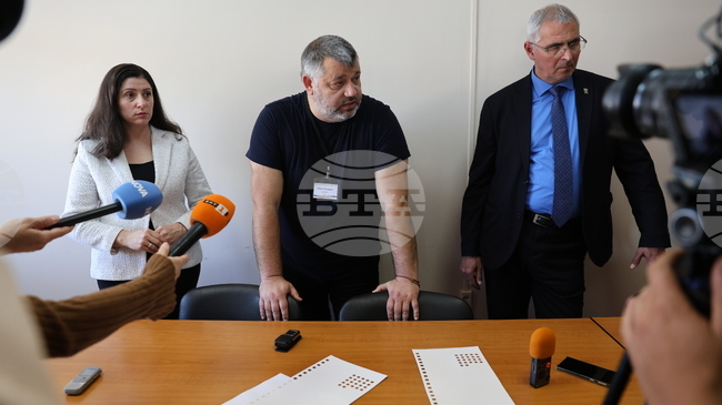 Около 300 замени на членове в секционни комисии са извършени до момента, каза на брифинг председателят на РИК – Благоевград