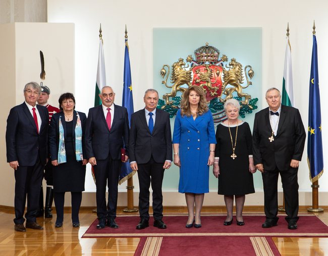 Президентът: Институциите и политиците да се вслушват в гласа на интелектуалния ни елит, пожънал национална и световна слава