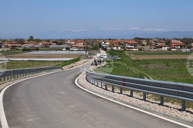 Приключиха строителните дейности по два новоизградени пътни надлеза в междугарието Маноле – Белозем 