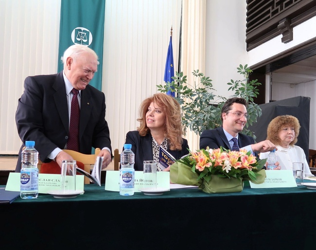 Вицепрезидентът: Колкото повече говорим за съдебна реформа, толкова по - малко хората вярват в нея