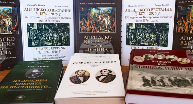 Училища, библиотеки и читалища в община Панагюрище получиха като дарение над 300 книги за 150-годишнината от Априлското въстание