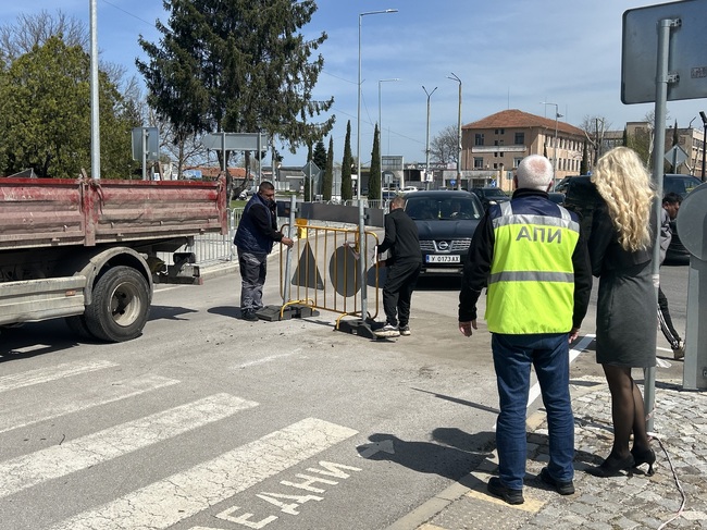 Затварянето на бул. „Европа“ в Ямбол за толкова дълго време причини сериозно неудобство, каза областният управител Биляна Кавалджиева