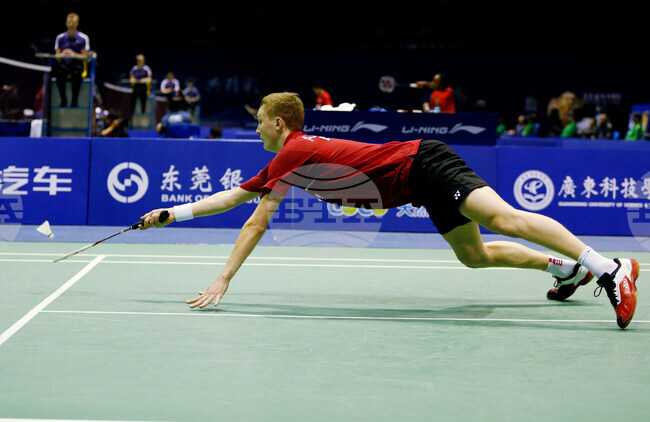 Axelsen Retires Badminton