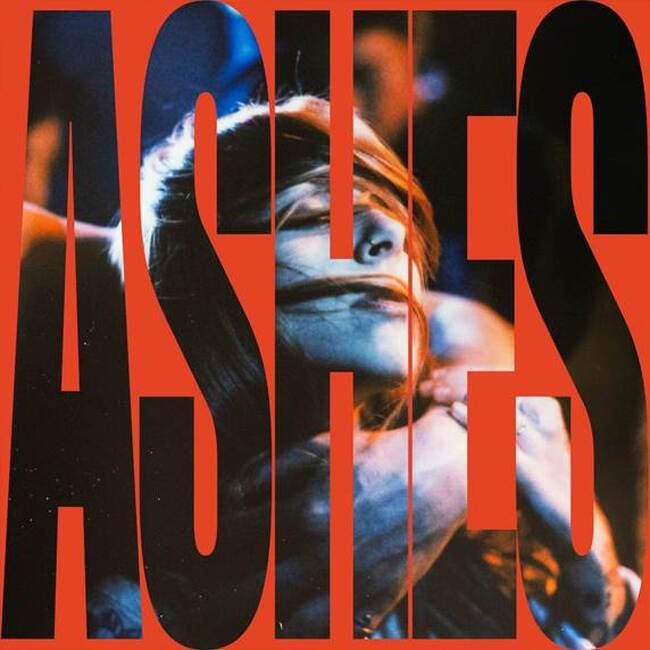 Певицата Виктория прави място за ново начало със сингъла Ashes