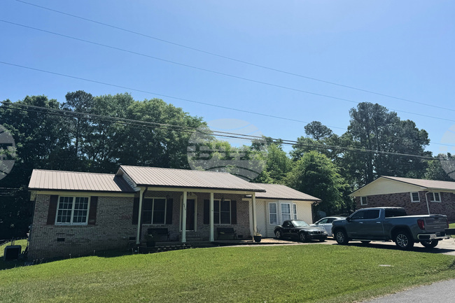 EU-France-US-Immigration-Elderly-Woman