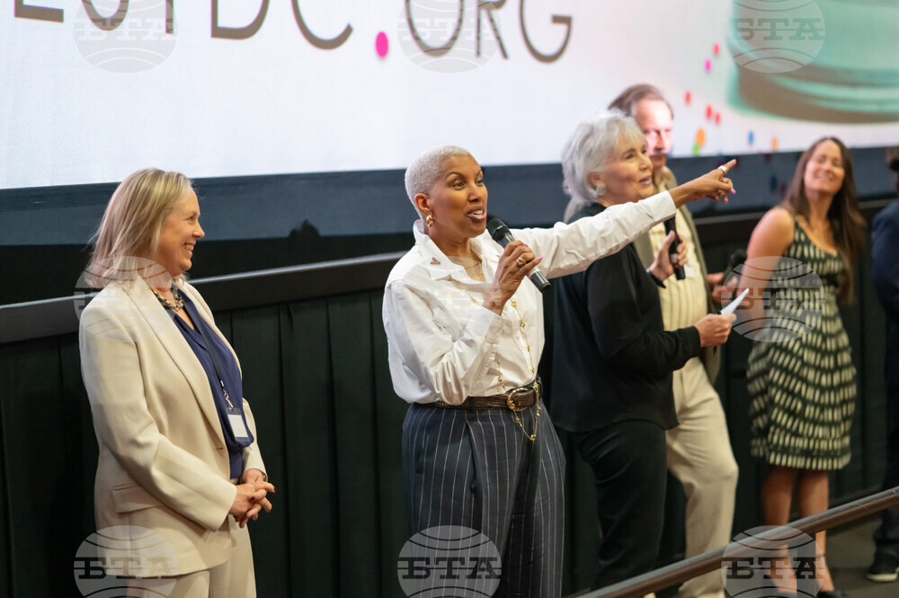 "People vs. Politics" Premiere