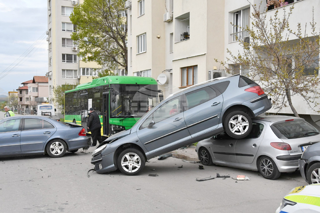 Общо 40 души са ранени при катастрофи в страната през изминалото денонощие, собщават от МВР
