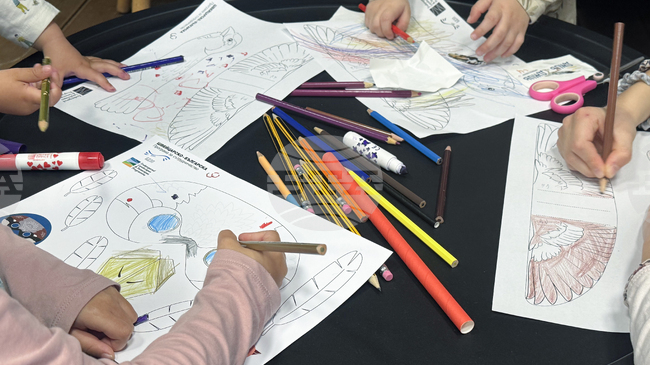 Деца научиха за живота на врабчетата, изработиха хартиени маски и оцветиха рисунки по време на "Час на врабчетата"