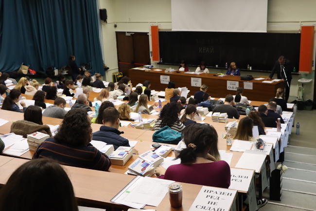 Висш съдебен съвет: 438 кандидати се явиха на писмения изпит за заемане на 30 длъжности „младши съдия“ в окръжните съдилища