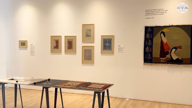 Изложбата "Нишките на паметта" в Казанлък представя делото на майстора килимар и изследовател Димитър Велев