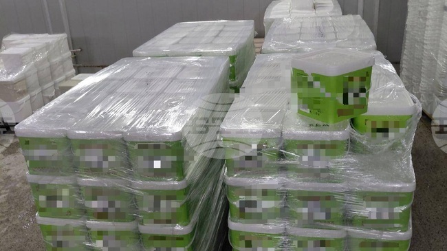 Над 3,3 тона храни без документи, с изтекъл срок на годност или съхранявани в нарушение на закона са установили инспектори на БАБХ в Бургаско