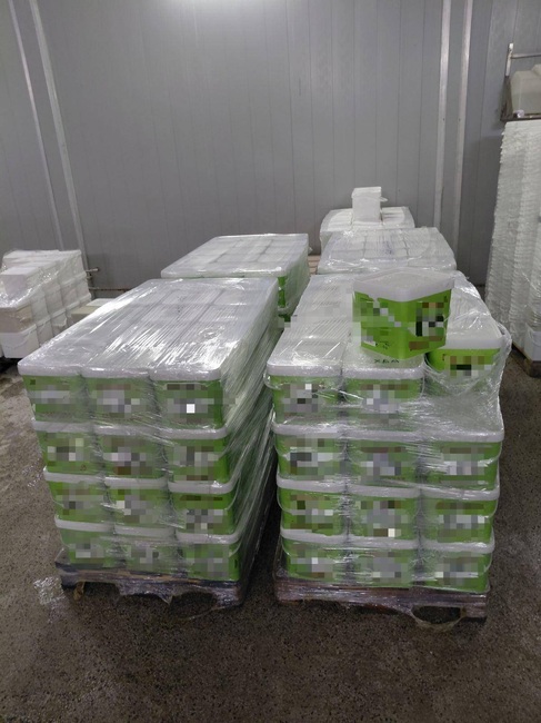 Над 3,3 тона храни без документи, с изтекъл срок на годност или съхранявани в нарушение на закона са установили инспектори на БАБХ в Бургаско