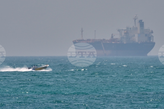 САЩ задържаха танкер в международни води в последните часове на примирието с Иран