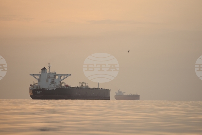 Два кораба под индийски флаг са били атакувани, докато са преминавали през Ормузкия проток, съобщи Индия