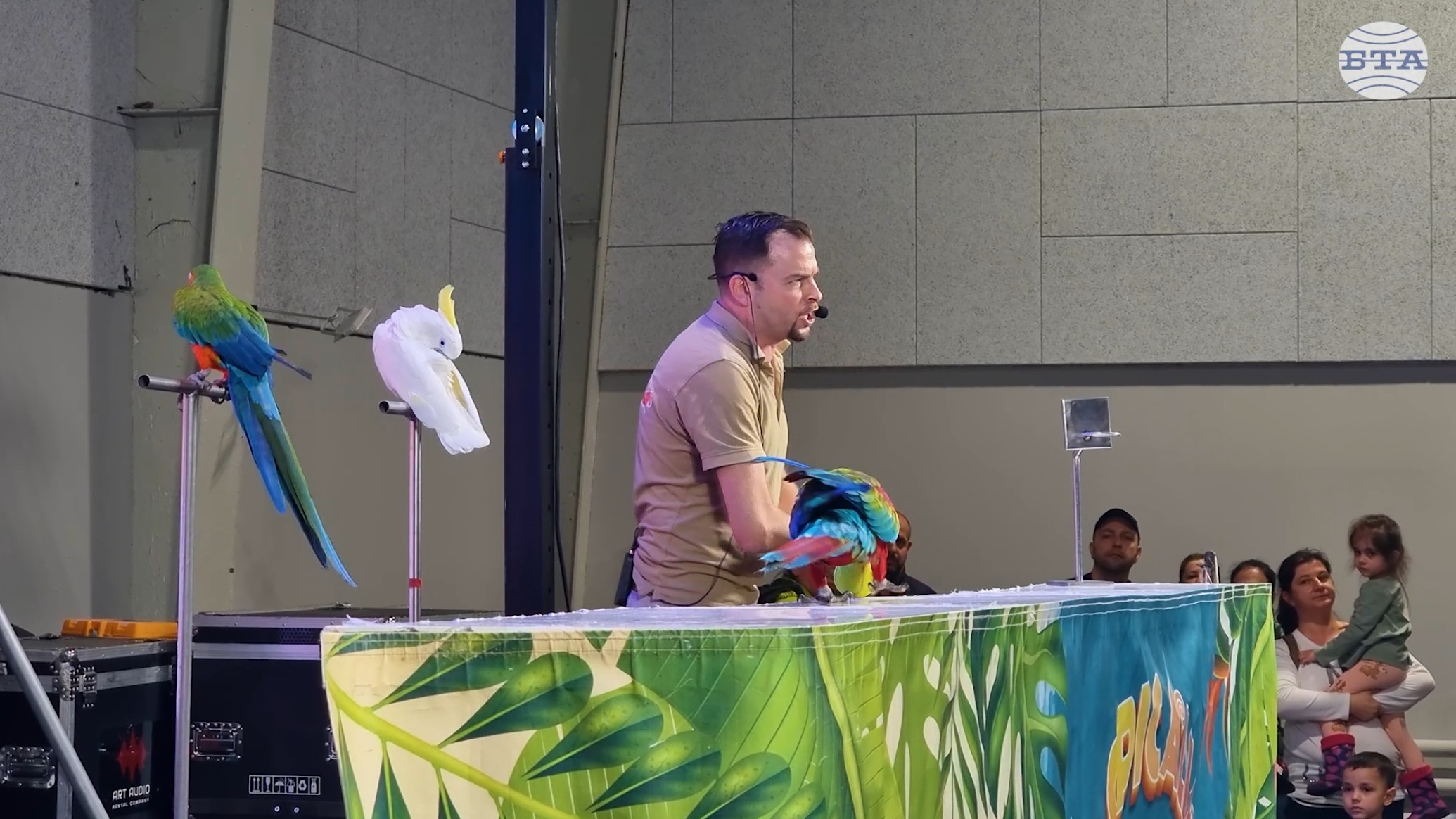 Шоу с папагали беше сред атракциите на SOFIA ZOO EXPO 2026 в София