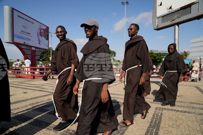 CORRECTION Angola Africa Pope