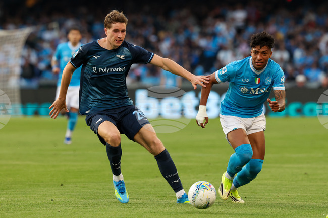 Лацио се наложи над Наполи като гост и почти поднесе титлата на Италия на Интер (Милано)