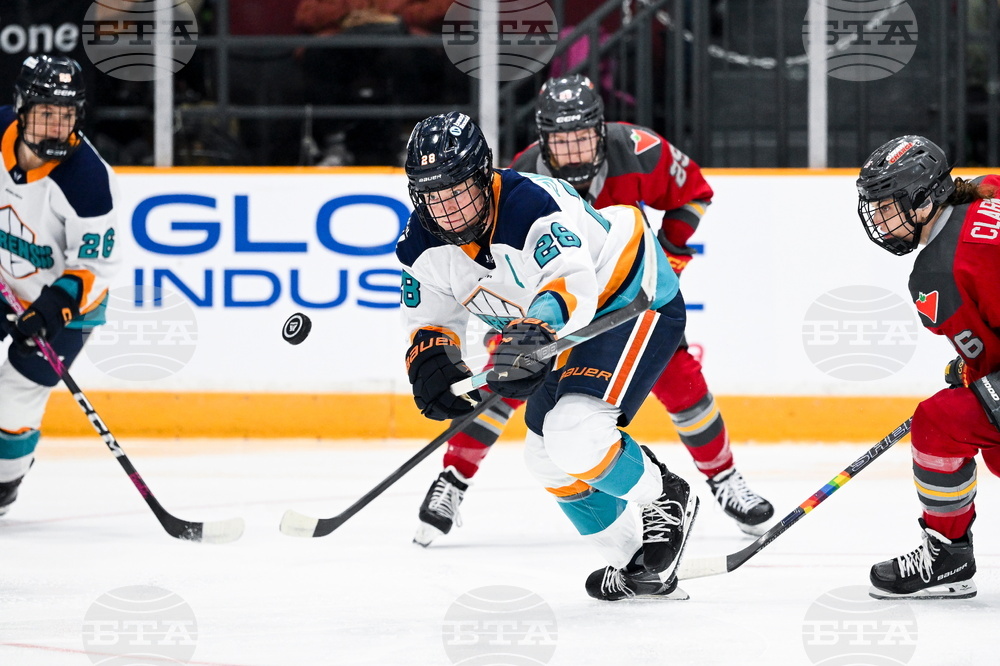 Sirens Charge Hockey