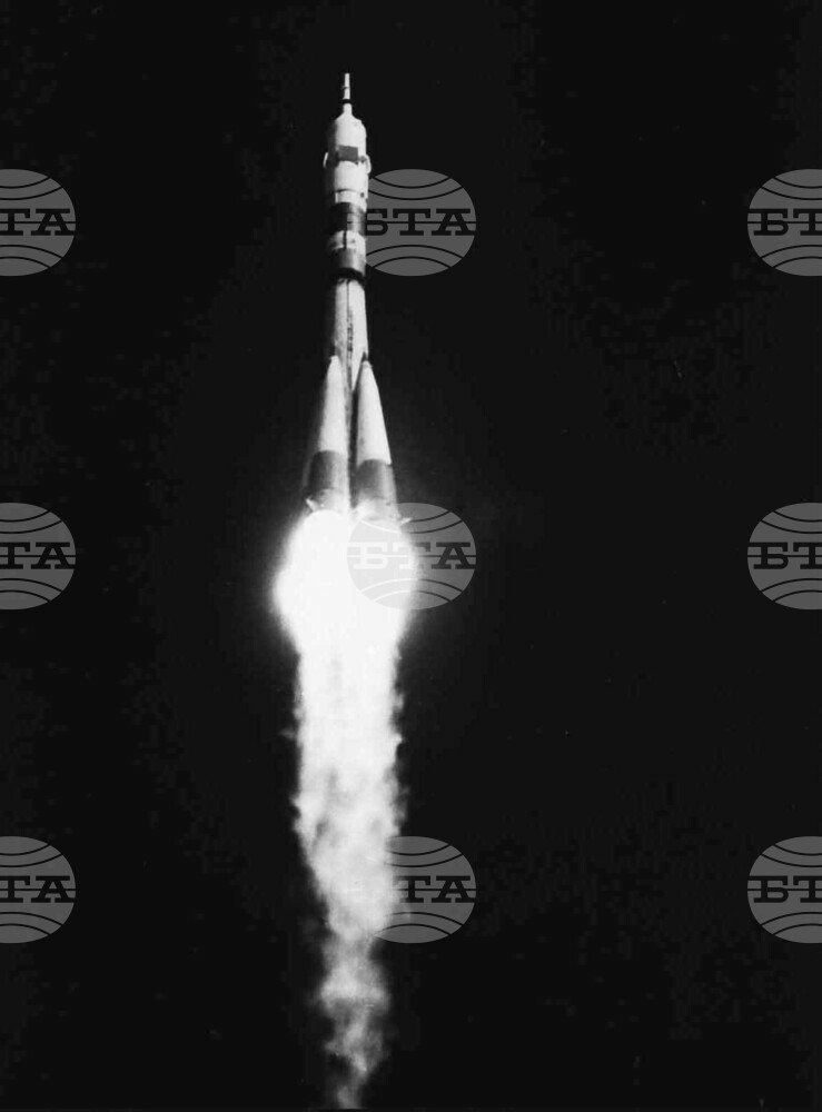 Кой е "самотникът в Космоса" и как се развива техническата надпревара между СССР и САЩ, разказват бюлетините на БТА