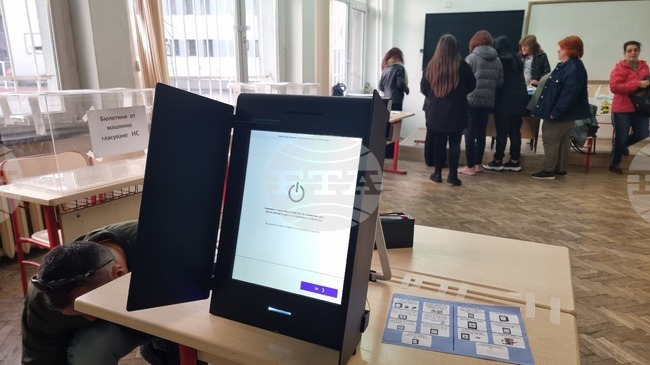 Проблеми с машините са установени в 30 на сто от секциите в Ямболско, в три от тях е преминато изцяло към хартиен вот, съобщиха от РИК