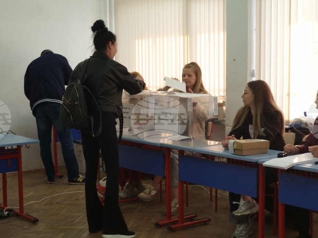 Всички секции в област Ямбол са отворени, в една е преустановено машинното гласуване, съобщиха от РИК