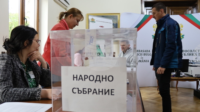 Първите българи в Румъния вече гласуваха в единствената избирателна секция в посолството ни в Букурещ