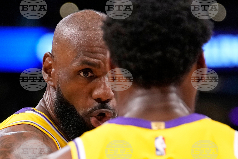 APTOPIX Rockets Lakers Basketball