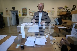 Парламентарни избори - Ахмед Доган - гласуване