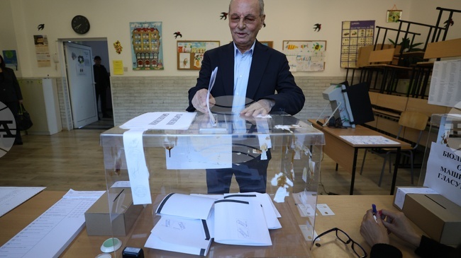 Alliance for Rights and Freedoms Honorary Chairman Dogan Votes for Fairer Bulgaria with Stronger State Institutions