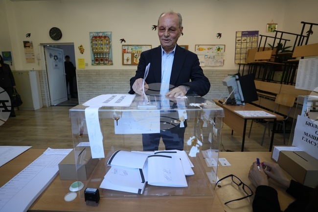 Парламентарни избори - гласуване - Ахмед Доган