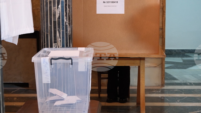 В Анкара до 10 ч. са гласували 115 души, 81 от тях са дописаните в списъка след подаване на заявление за гласуване на място