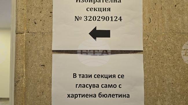 Първите български граждани вече упражниха правото си на глас в Атина; изборният ден започна нормално и навреме