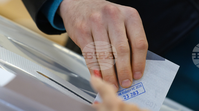 Избирателната активност в страната към 11:00 ч. е 12,12%, най-висока е във Враца, а най-ниска - в Кърджали 