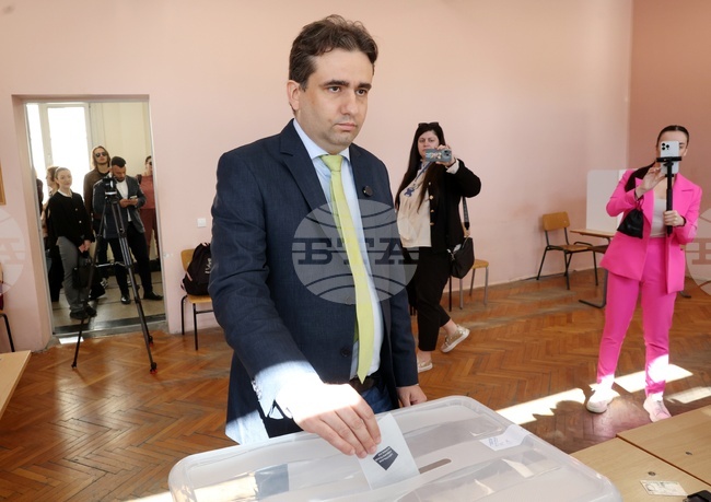 Yes, Bulgaria Co-chair Bozhidar Bozhanov Votes for Strong Bulgaria in Strong Europe