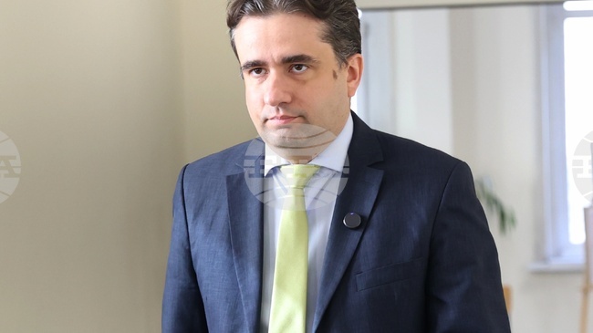 Гласувах за това да имаме силна България в силна Европа, заяви Божидар Божанов