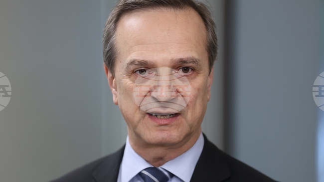 Няма сигнали за проблеми с вота в чужбина, стремежът на МВнР е да организира честни избори, каза Ради Найденов