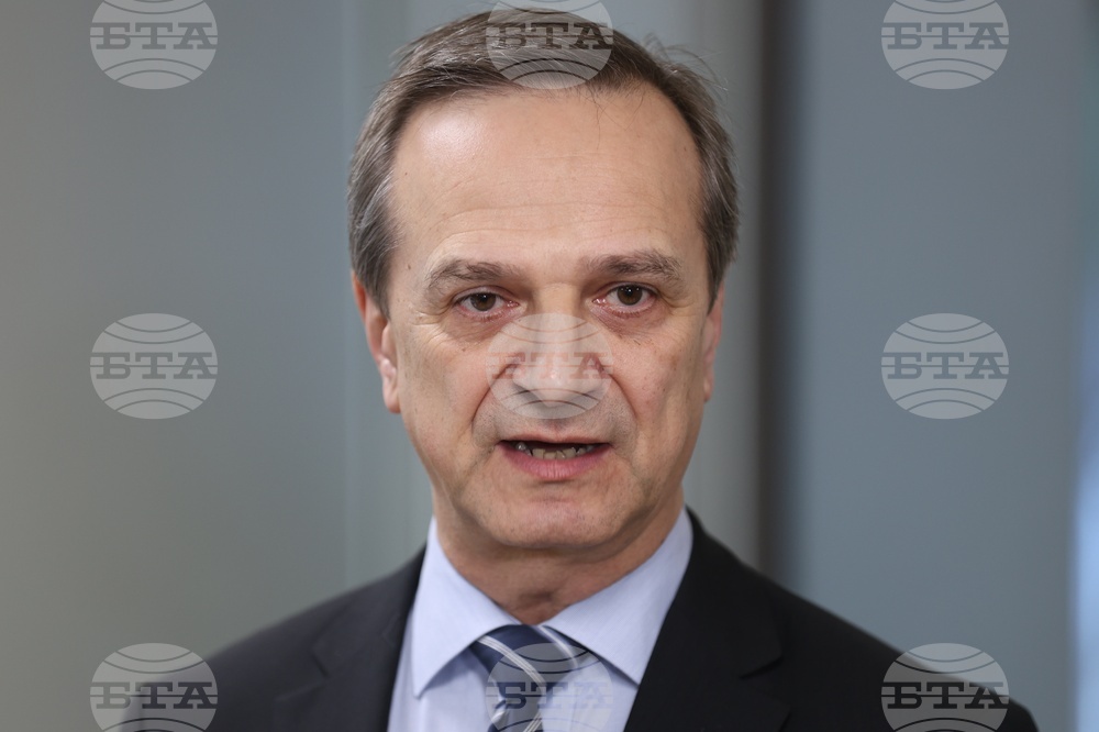 Foreign Ministry: No Reports of Problems with Voting Abroad