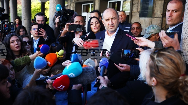 На юг от Дунава може да се появи един нов Орбан, посочва румънски политолог в коментар за парламентарните избори в България