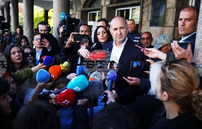 На юг от Дунава може да се появи един нов Орбан, посочва румънски политолог в коментар за парламентарните избори в България