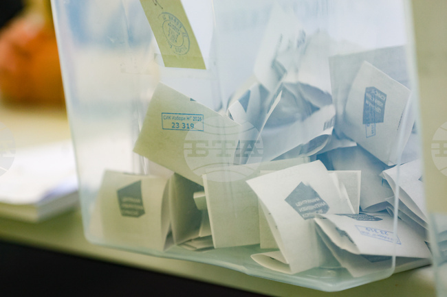 При 32,85% обработени протоколи „Прогресивна България“ води с 44,58%, на второ място е ПП-ДБ с 14,99%, съобщиха от ЦИК