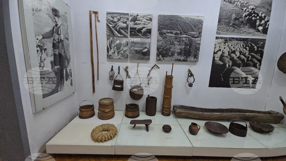 Тетевен - Априлско въстание - музей - знамена