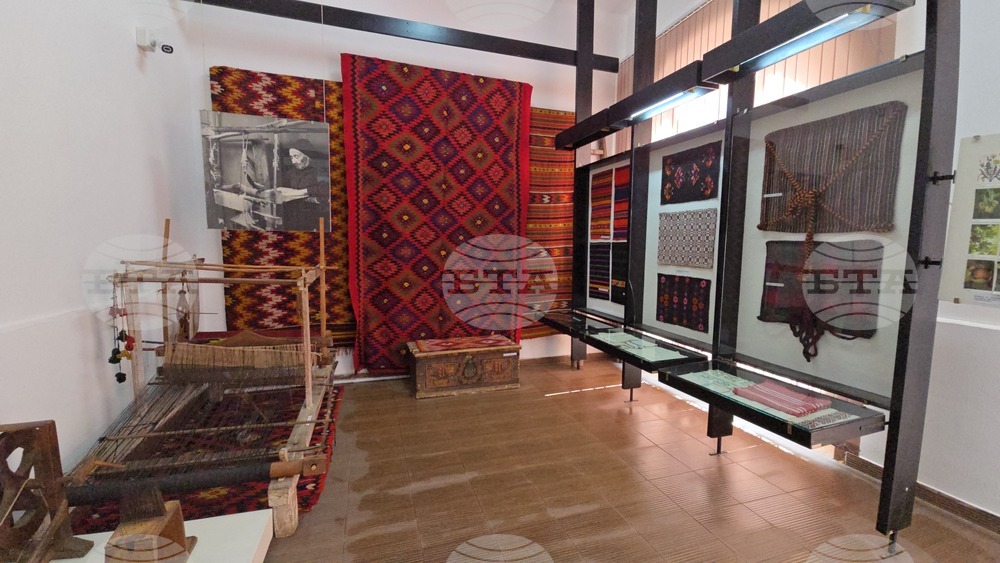 Тетевен - Априлско въстание - музей - знамена