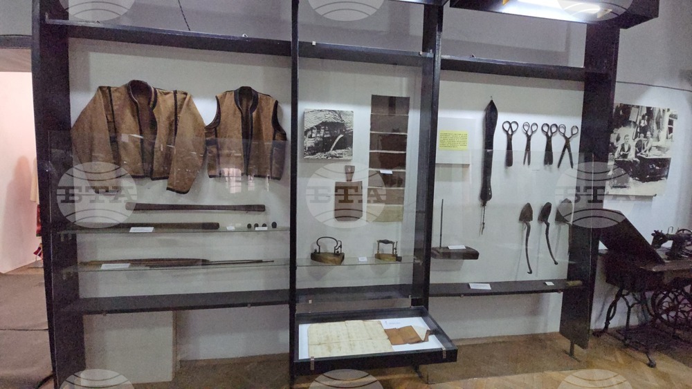 Тетевен - Априлско въстание - музей - знамена