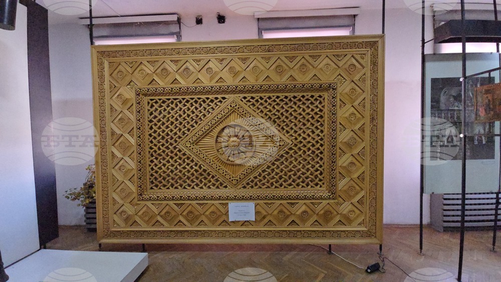 Тетевен - Априлско въстание - музей - знамена