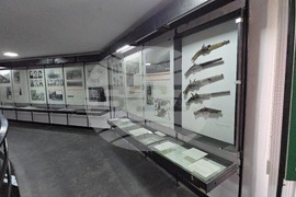 Тетевен - Априлско въстание - музей - знамена