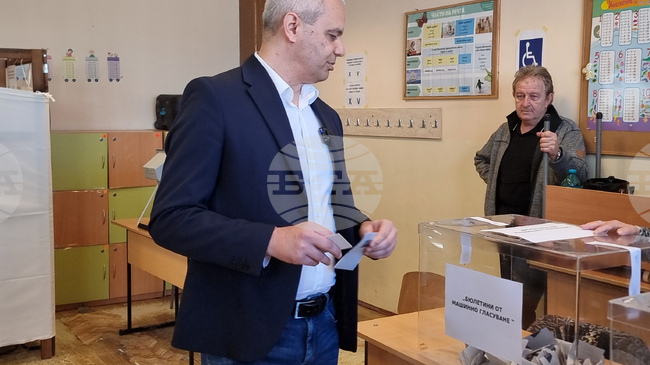 Vazrazhdane Leader Kostadinov Says It Is Best When More People Vote