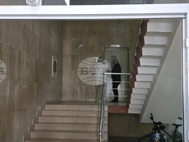 Председателят на Районната избирателна комисия в Благоевград пострада при инцидент с асансьор в сградата на Областната администрация