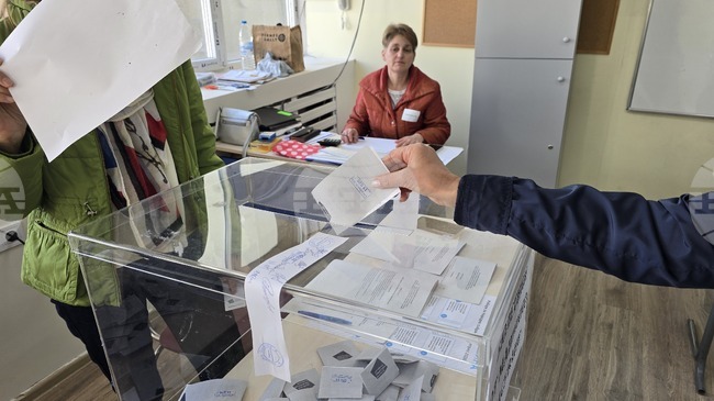 В област Плевен 59 135 от избирателите са предпочели хартиените бюлетини, 46 713 са гласували с машина