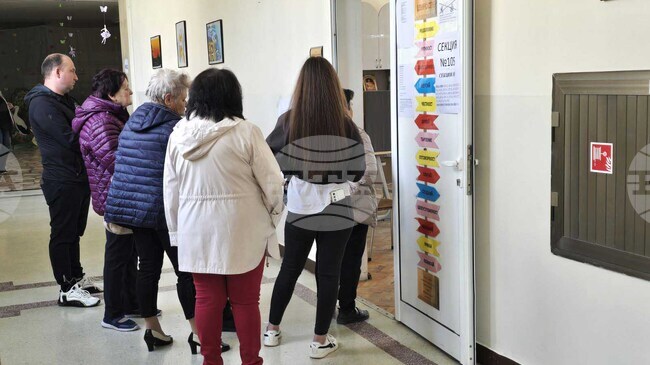 Избирателната активност към 16:00 часа в област Добрич е 30,32 процента, съобщиха от РИК